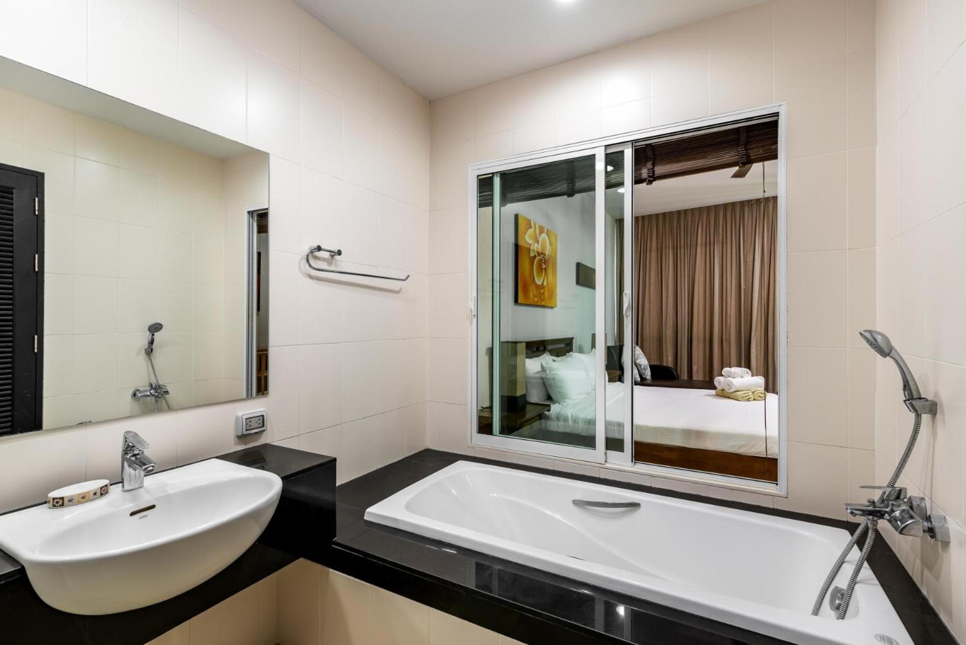 Veloche 2 Bedroom Apartment With Seaview Karon Exterior photo